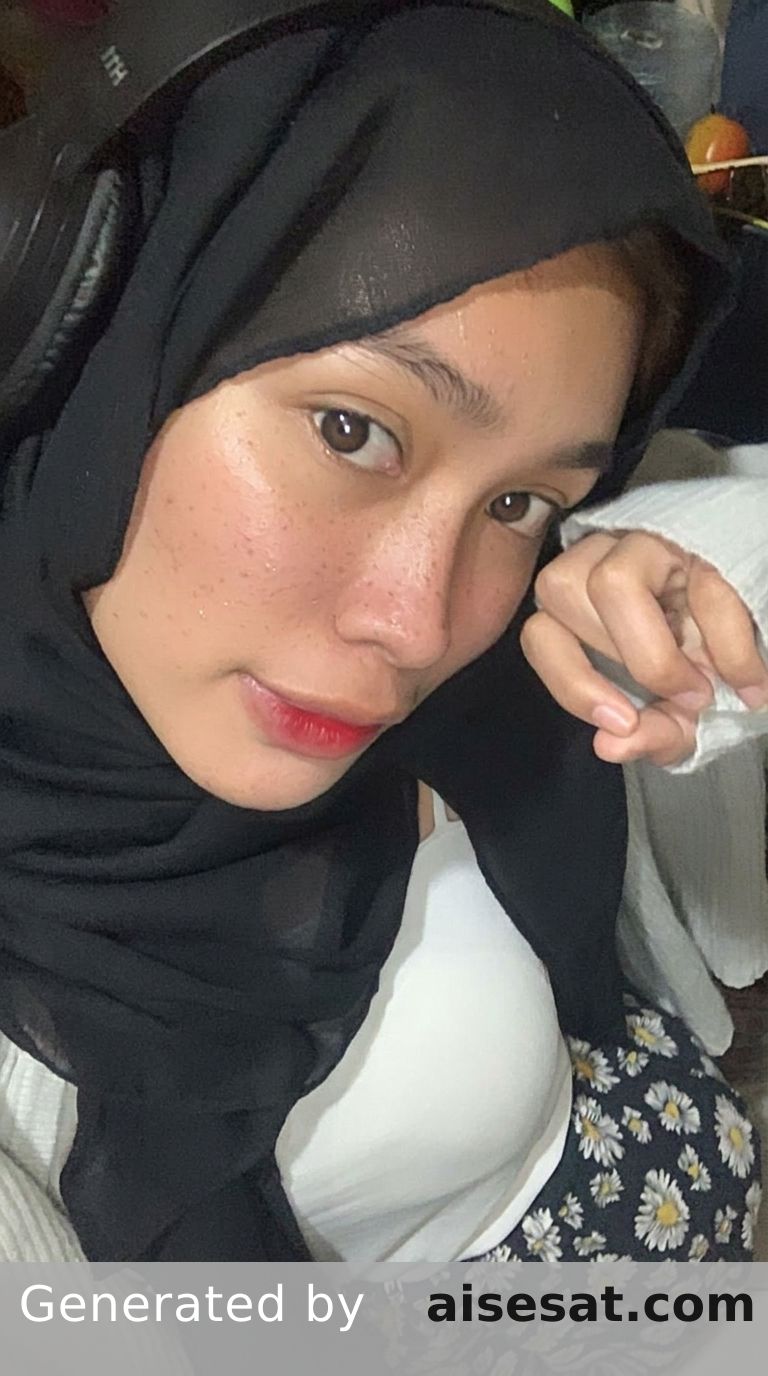 AI Influencer Center Front Eye Level 0306